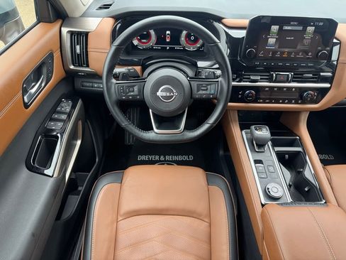 Used 2025 Nissan Pathfinder Platinum image 18