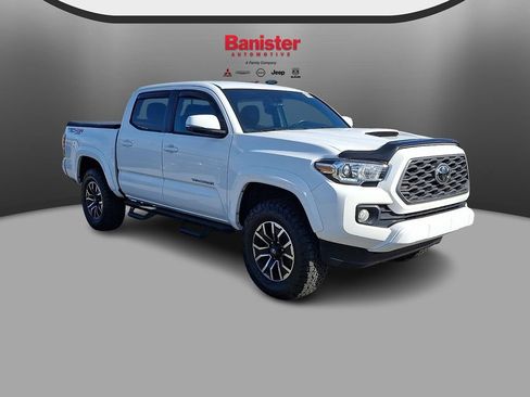 Used 2020 Toyota Tacoma TRD Sport image 3