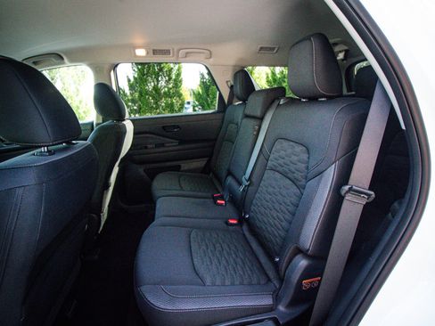 Used 2025 Nissan Pathfinder SV AWD/4WD image 29