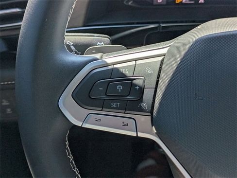 Used 2024 Volkswagen Atlas SE w/ Panoramic Sunroof Package image 17