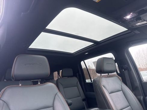 Used 2025 GMC Yukon XL AT4 AWD/4WD image 43