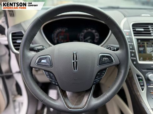 Used 2016 Lincoln MKX Reserve w/ Luxury Package FWD image 13