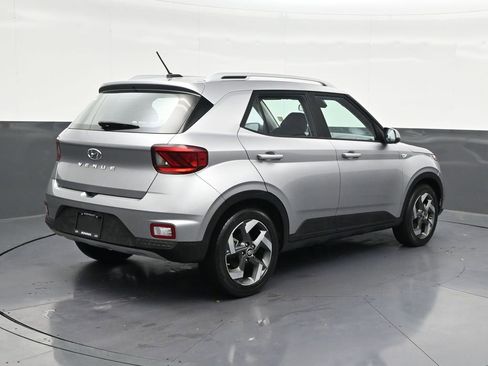 Used 2023 Hyundai Venue SEL w/ Cargo Package FWD image 5