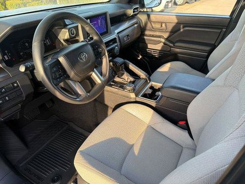 Certified 2025 Toyota 4Runner SR5 AWD/4WD image 11
