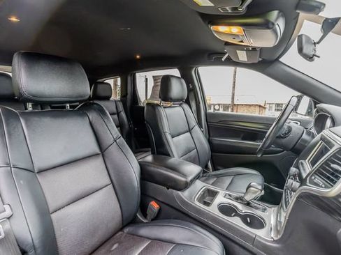 Used 2019 Jeep Grand Cherokee Laredo AWD/4WD image 20