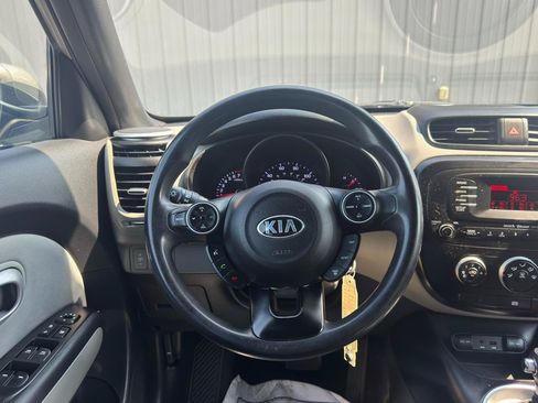 Used 2014 Kia Soul + FWD image 17