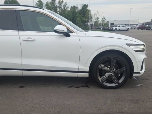 Used 2022 Genesis GV70 3.5T Sport w/ Sport Prestige Package AWD/4WD image 5