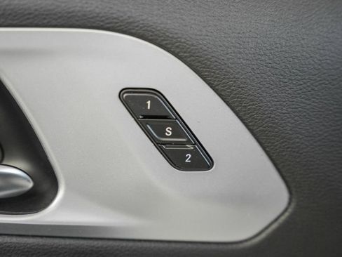 New 2026 Chrysler Pacifica Limited w/ Uconnect Theater Family Group image 37