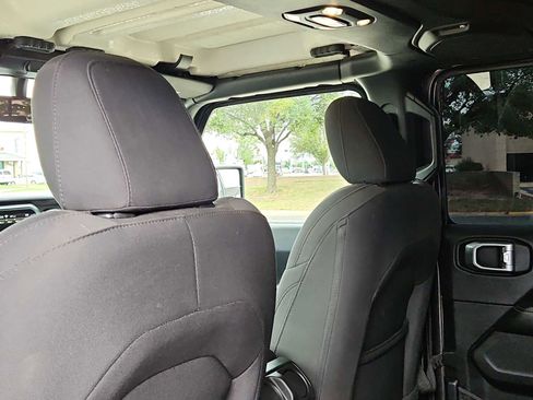 Used 2020 Jeep Wrangler Unlimited Sahara AWD/4WD image 16