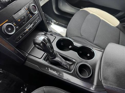 Used 2019 Ford Explorer XLT FWD image 16