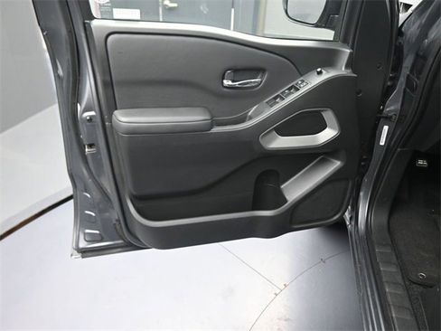 Used 2024 Nissan Frontier SV image 17