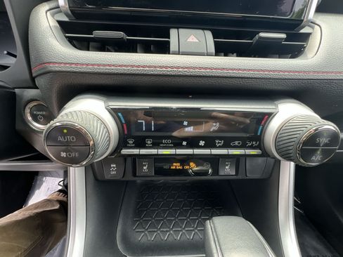 Used 2024 Toyota RAV4 SE w/ Weather & Moonroof Package AWD/4WD image 20
