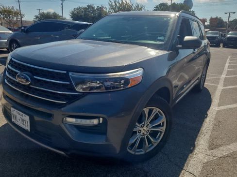 Used 2020 Ford Explorer XLT w/ Equipment Group 202A RWD image 3