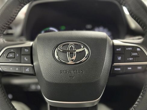 Used 2025 Toyota Sienna XLE w/ XLE Plus Package AWD/4WD image 37