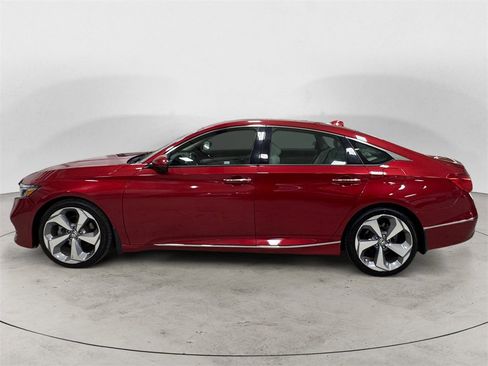 Used 2018 Honda Accord Touring image 2