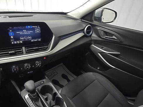 Used 2024 Chevrolet Trax LS w/ LS Convenience Package FWD image 27