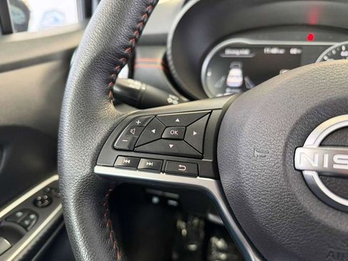 Used 2024 Nissan Versa SR image 31