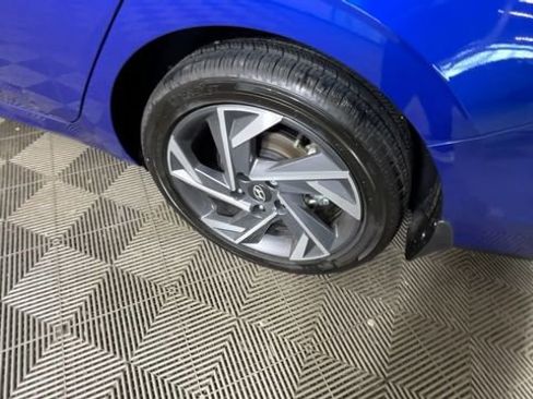 Used 2025 Hyundai Elantra SEL FWD image 17