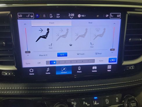 Used 2023 Chrysler Pacifica Touring-L FWD image 22