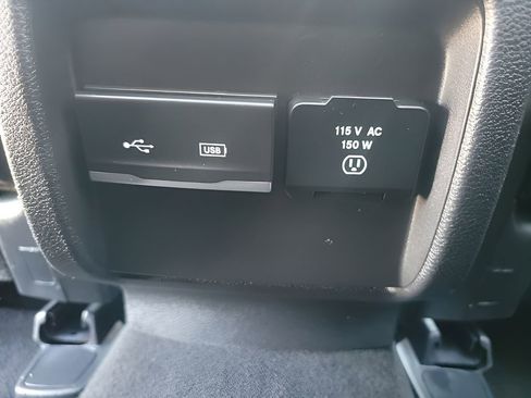 Used 2020 Jeep Cherokee Limited image 16