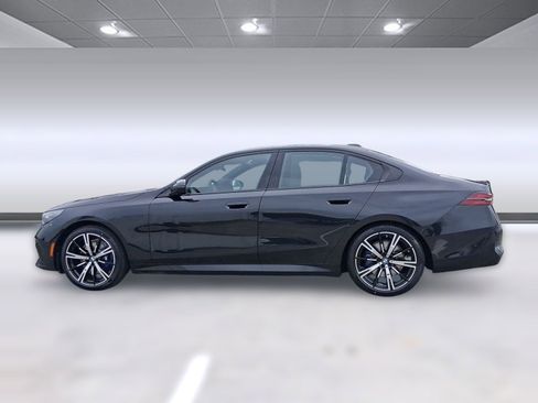 New 2026 BMW 540i xDrive w/ Executive Package image 2