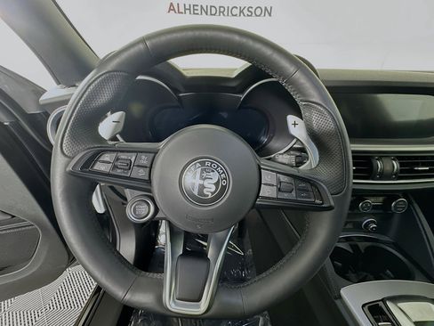 Used 2025 Alfa Romeo Stelvio Sprint w/ Convenience Package image 16