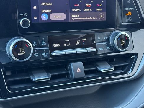 Used 2023 Toyota Highlander LE image 23