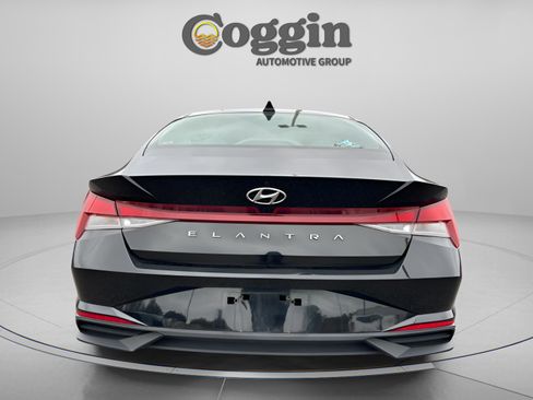Used 2023 Hyundai Elantra SEL w/ Cargo Package image 4