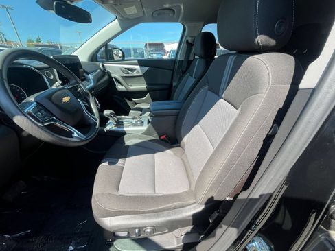 Used 2025 Chevrolet Blazer LT FWD image 28