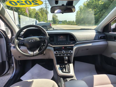 Used 2020 Hyundai Elantra SE FWD image 18