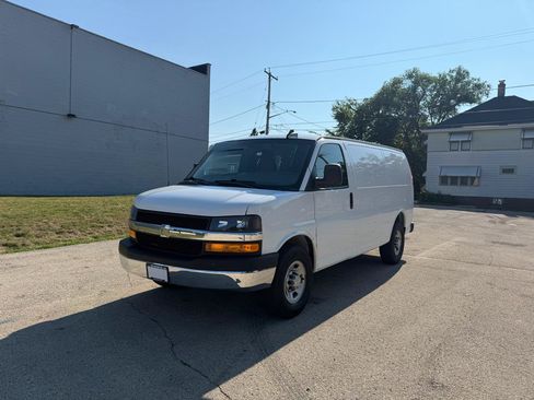 Used 2024 Chevrolet Express 2500 w/ Driver Convenience Package RWD image 3