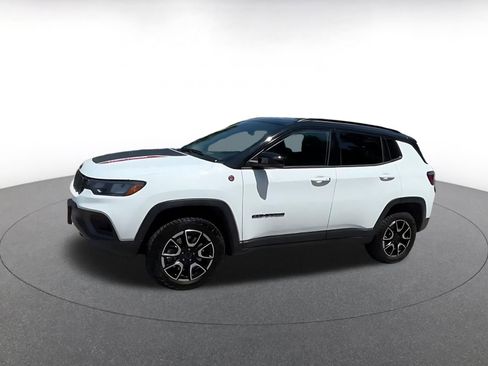 Used 2025 Jeep Compass Trailhawk AWD/4WD image 8
