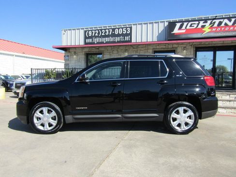 Used 2017 GMC Terrain SLE w/ Convenience Package FWD image 2