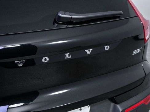 Certified 2025 Volvo XC40 B5 Ultra AWD/4WD image 39
