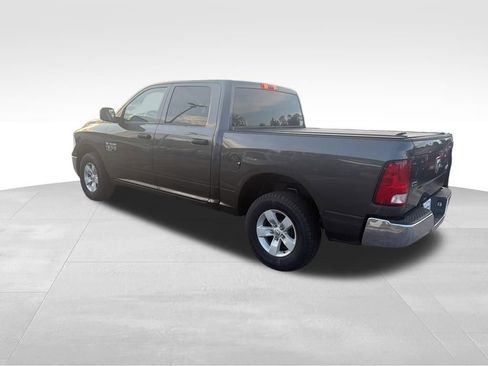 Used 2022 RAM 1500 Classic SLT AWD/4WD image 9