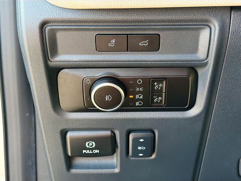 Used 2024 Ford Expedition Limited image 37