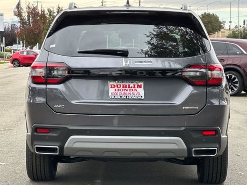 New 2025 Honda Pilot Touring image 5