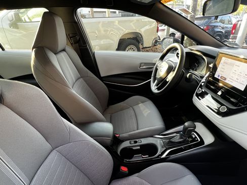 Used 2025 Toyota Corolla SE image 46