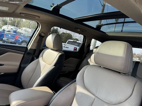 Used 2020 Hyundai Santa Fe SEL image 3