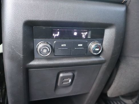 Used 2020 Chevrolet Traverse LT FWD image 21