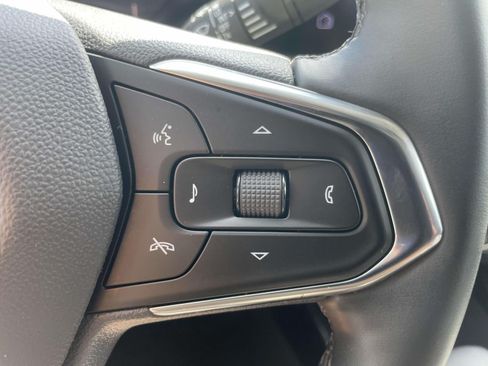 Used 2025 Chevrolet Trax LT w/ LT Convenience Package FWD image 21