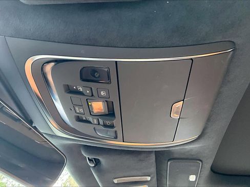 Used 2024 Lexus LS 500 w/ Interior Upgrade Package RWD image 32