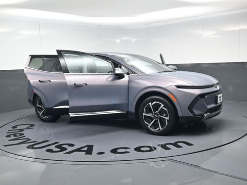 Used 2025 Chevrolet Equinox EV LT w/ Convenience Package image 24