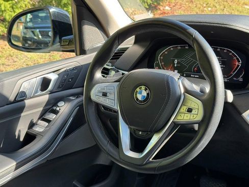 Used 2022 BMW X7 xDrive40i w/ Premium Package image 14