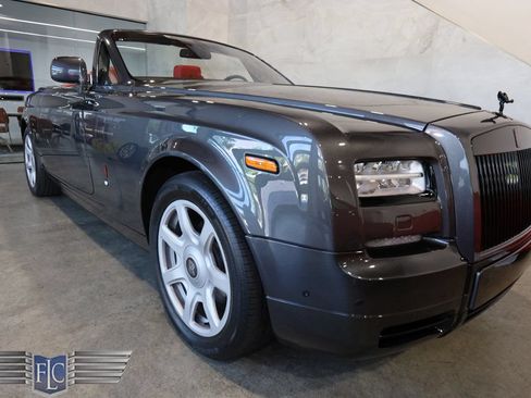 Used 2017 Rolls-Royce Phantom Drophead Coupe RWD image 51