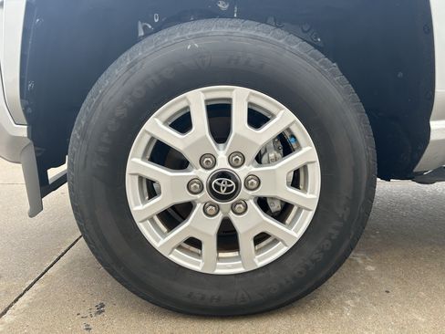 Used 2024 Toyota Tacoma SR5 AWD/4WD image 8