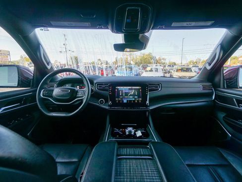 Used 2022 Jeep Wagoneer Series III w/ Convenience Group I image 2