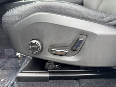 Certified 2025 Volvo XC60 B5 Core image 27