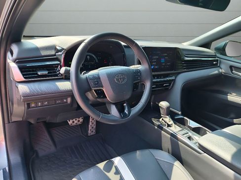 Used 2025 Toyota Camry SE image 17