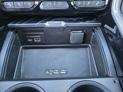 Used 2021 GMC Yukon XL Denali w/ Denali Premium Package image 18